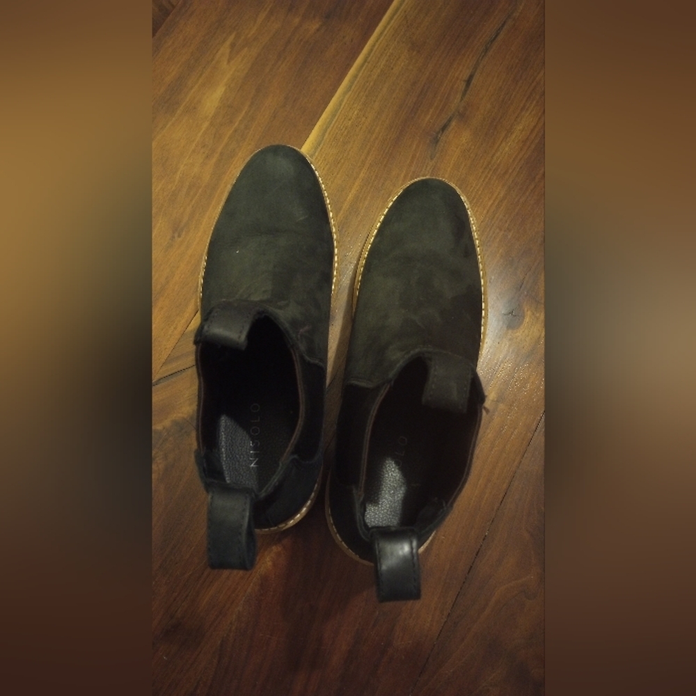Nisolo Go-To Black Lug Leather Chelsea Boots - Picture 6 of 8